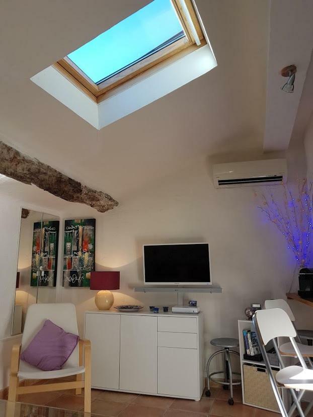 Suquet26 Apartment Cannes Bagian luar foto